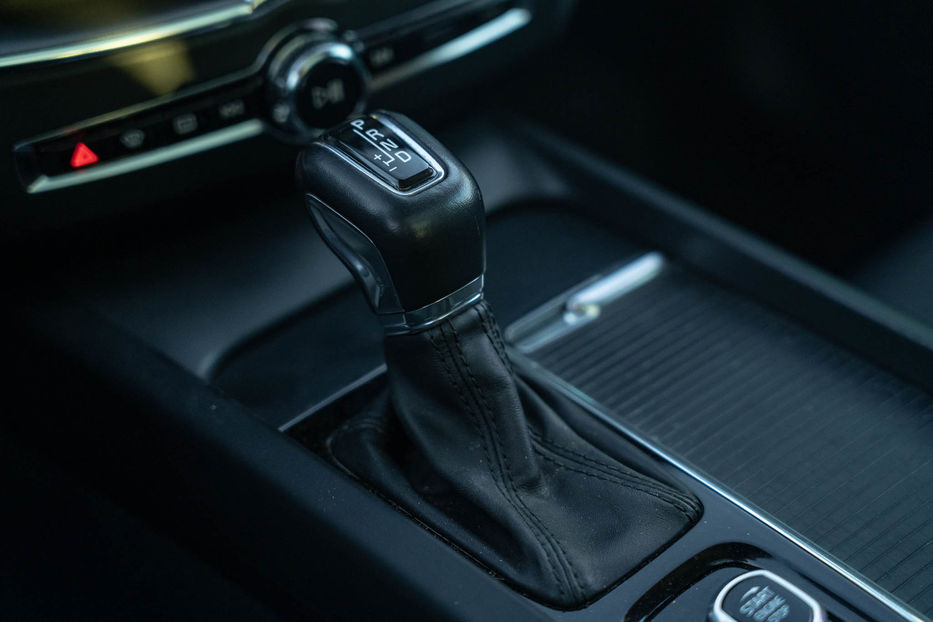 Продам Volvo XC60 T5 Momentum 2018 года в Черновцах