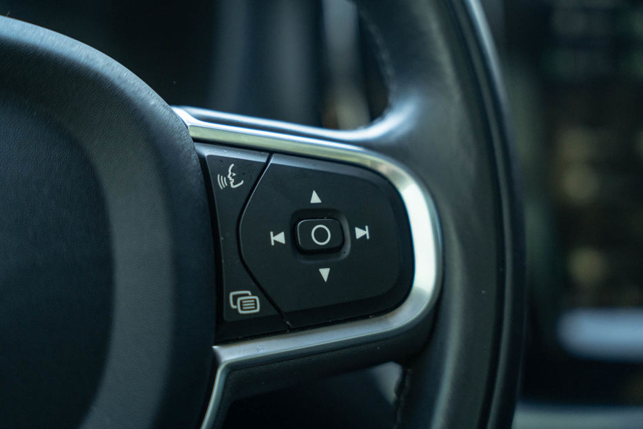 Продам Volvo XC60 T5 Momentum 2018 года в Черновцах