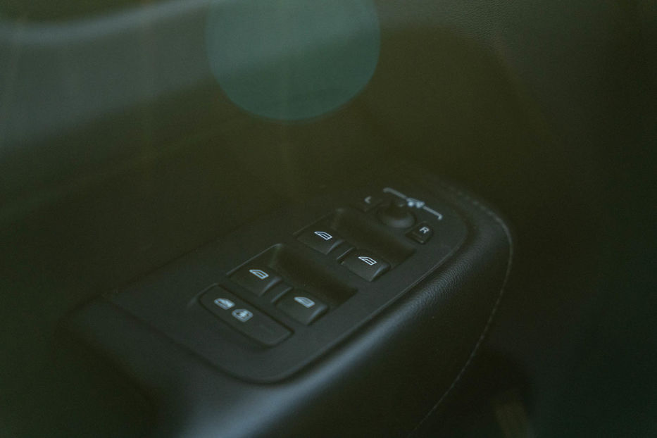 Продам Volvo XC60 T5 Momentum 2018 года в Черновцах