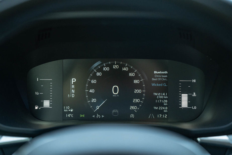 Продам Volvo XC60 T5 Momentum 2018 года в Черновцах