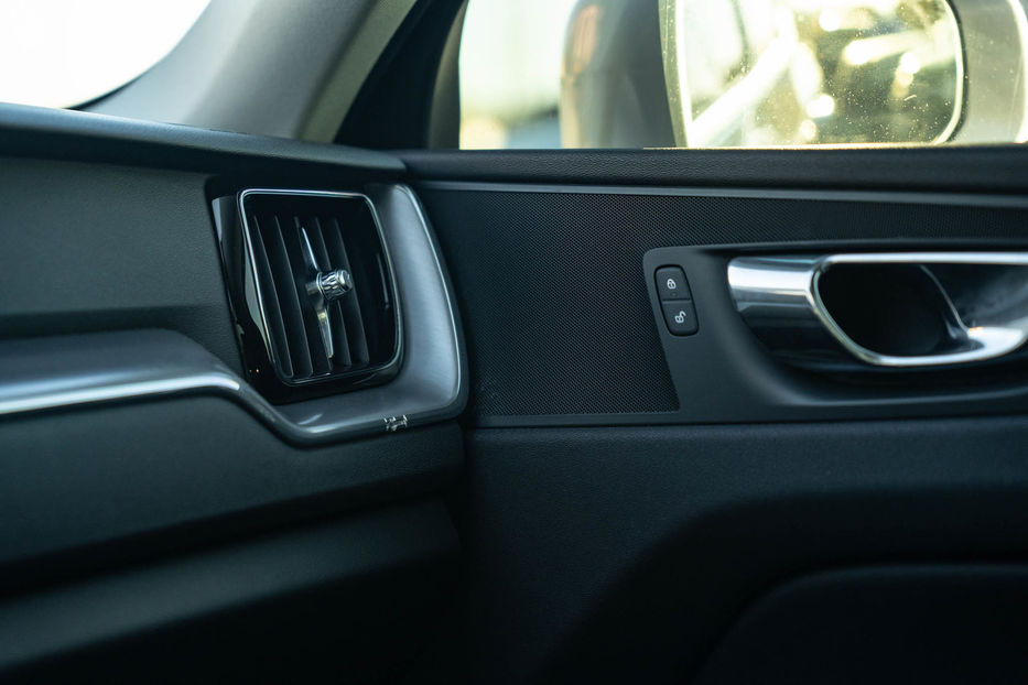 Продам Volvo XC60 T5 Momentum 2018 года в Черновцах