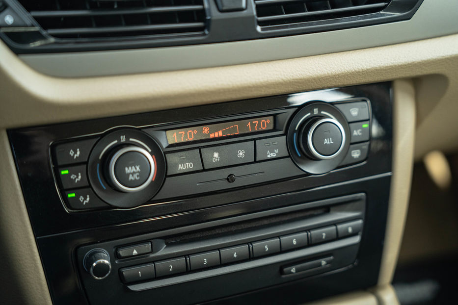 Продам BMW X1 20d xDrive 2015 года в Черновцах