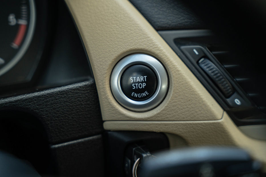 Продам BMW X1 20d xDrive 2015 года в Черновцах