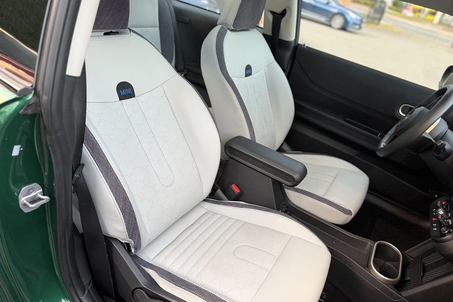 Продам MINI Cooper S 2024 года в Киеве