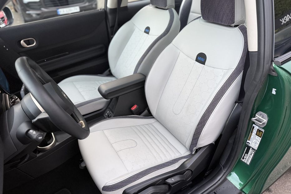 Продам MINI Cooper S 2024 года в Киеве