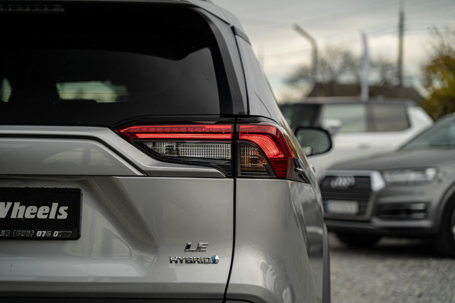 Продам Toyota Rav 4 Hybrid 2019 года в Черновцах