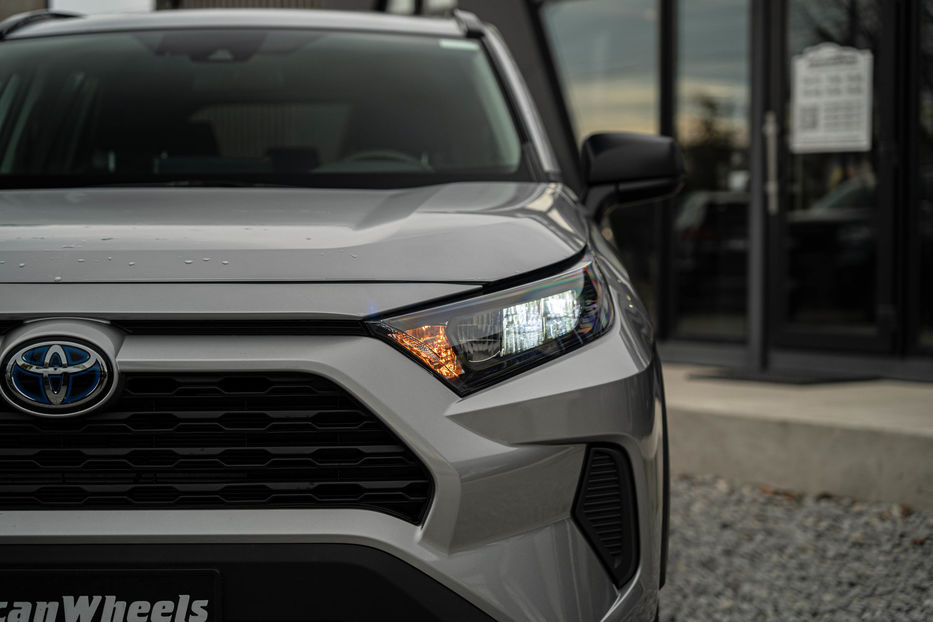 Продам Toyota Rav 4 Hybrid 2019 года в Черновцах