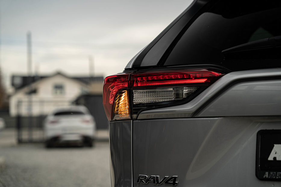 Продам Toyota Rav 4 Hybrid 2019 года в Черновцах