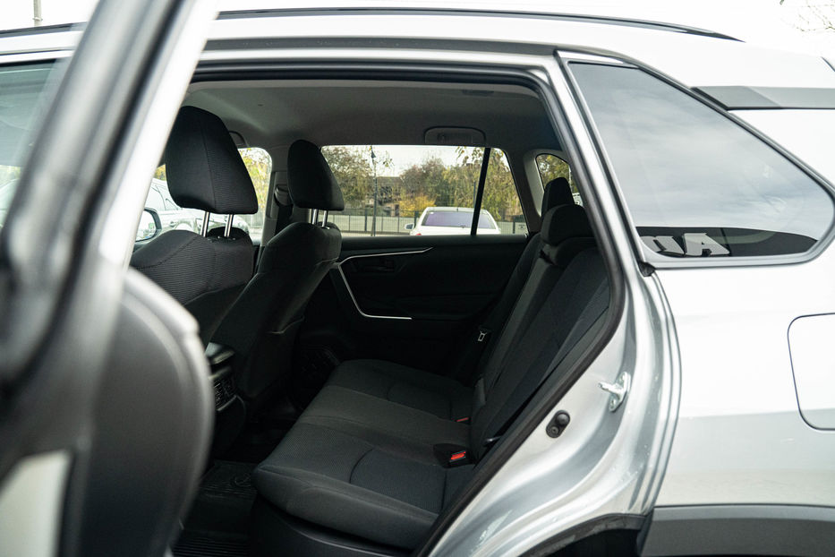 Продам Toyota Rav 4 Hybrid 2019 года в Черновцах