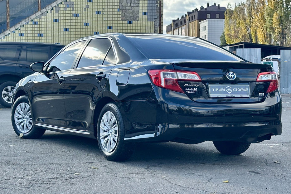 Продам Toyota Camry 2.5 Hybrid ECVT (200 к.с.) 2013 года в Киеве