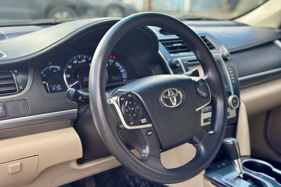 Продам Toyota Camry 2.5 Hybrid ECVT (200 к.с.) 2013 года в Киеве