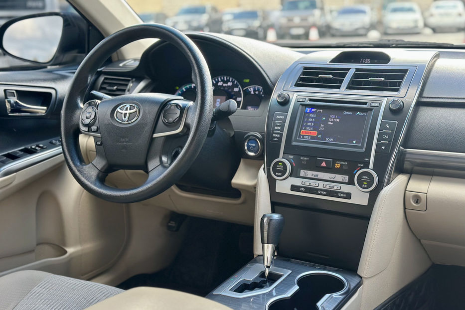 Продам Toyota Camry 2.5 Hybrid ECVT (200 к.с.) 2013 года в Киеве