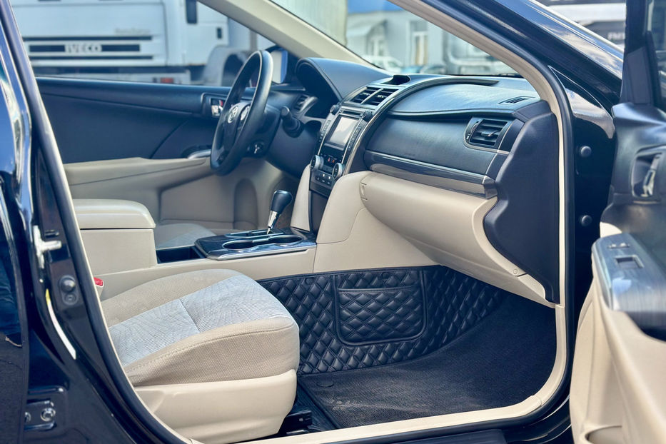 Продам Toyota Camry 2.5 Hybrid ECVT (200 к.с.) 2013 года в Киеве