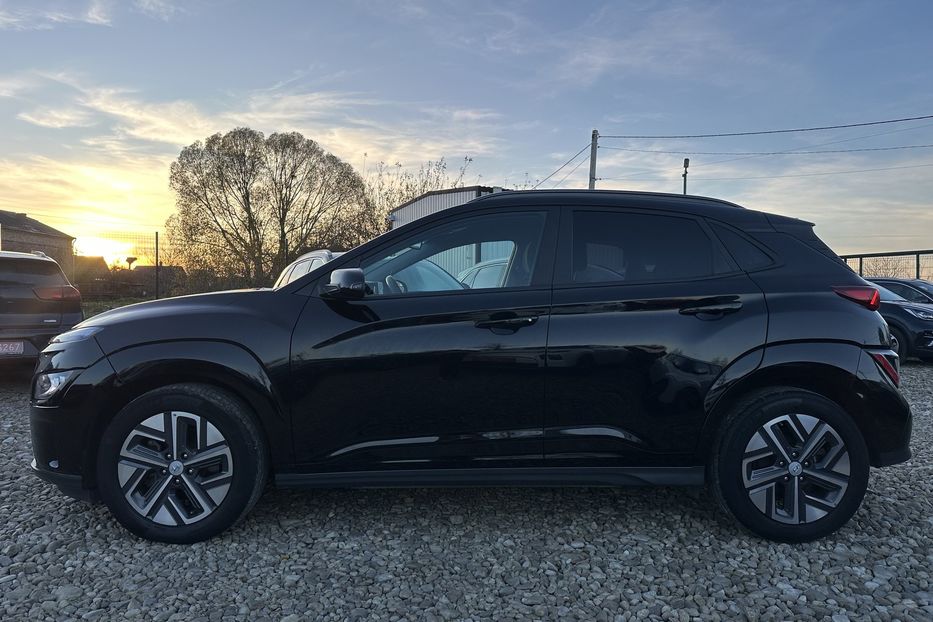 Продам Hyundai Kona 64кВт Проекція Підігрів сидінь 2022 года в Львове