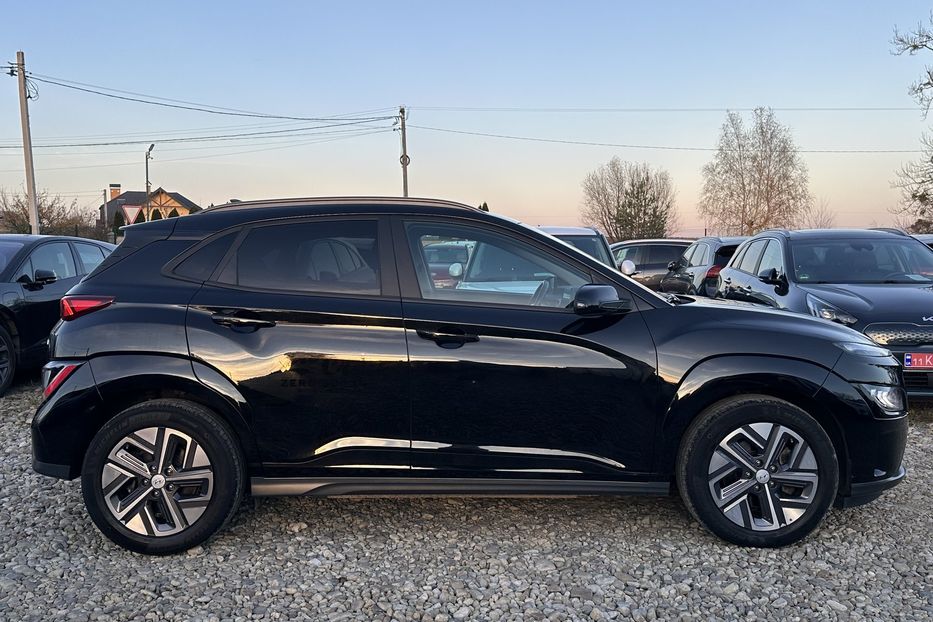 Продам Hyundai Kona 64кВт Проекція Підігрів сидінь 2022 года в Львове