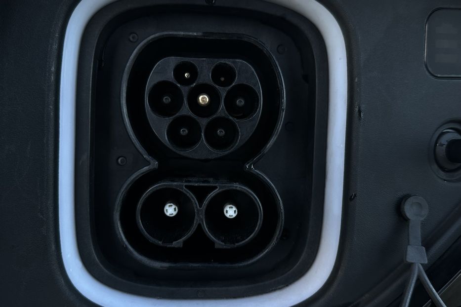 Продам Hyundai Kona 64кВт Проекція Підігрів сидінь 2022 года в Львове