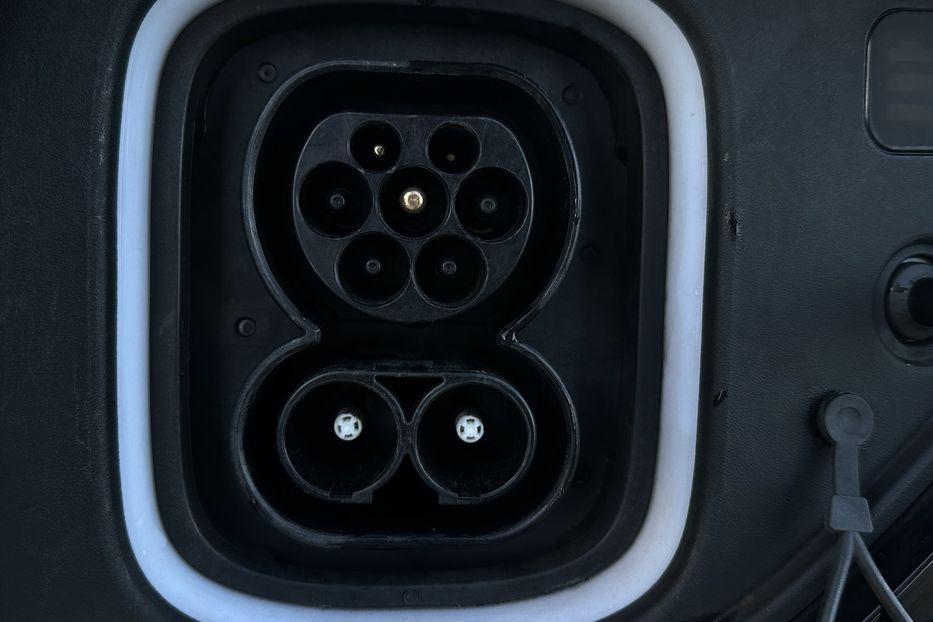 Продам Hyundai Kona 64кВт Проекція Підігрів сидінь 2022 года в Львове