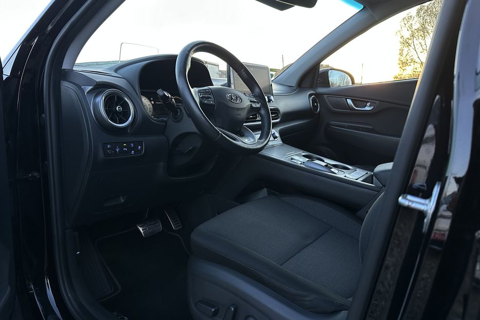 Продам Hyundai Kona 64кВт Проекція Підігрів сидінь 2022 года в Львове