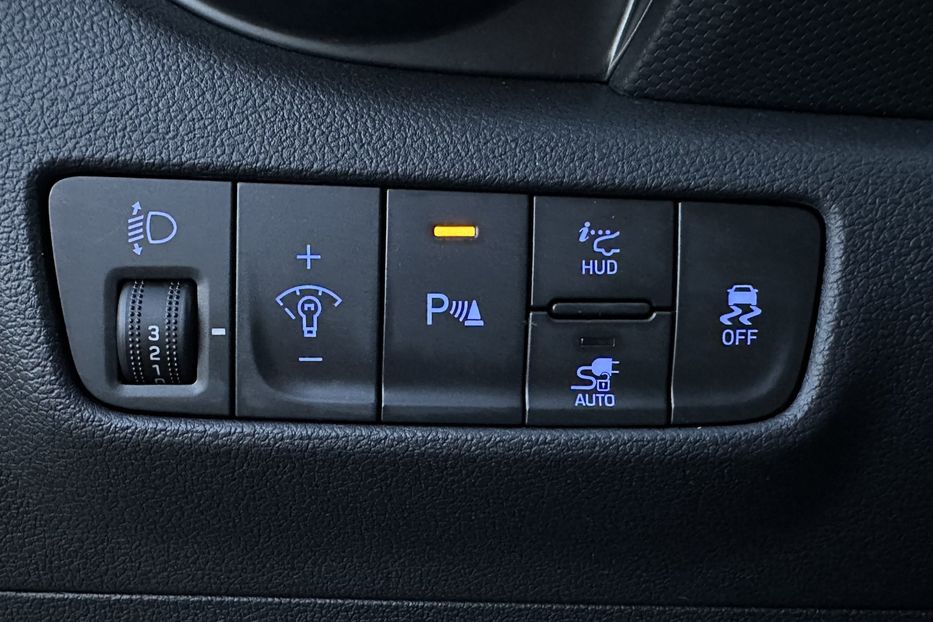 Продам Hyundai Kona 64кВт Проекція Підігрів сидінь 2022 года в Львове