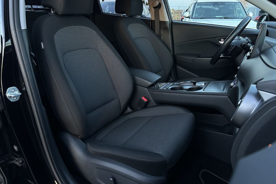 Продам Hyundai Kona 64кВт Проекція Підігрів сидінь 2022 года в Львове