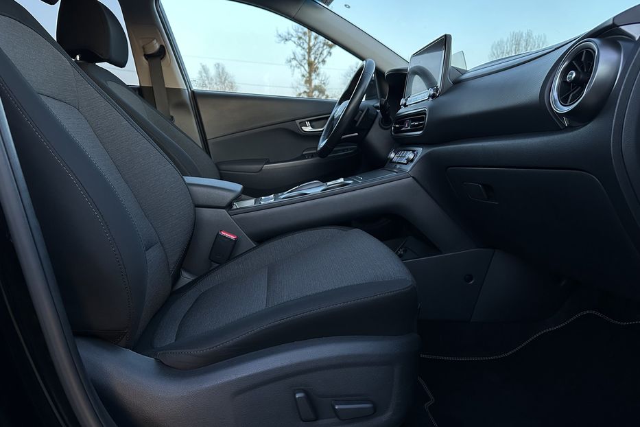 Продам Hyundai Kona 64кВт Проекція Підігрів сидінь 2022 года в Львове