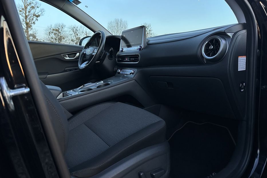 Продам Hyundai Kona 64кВт Проекція Підігрів сидінь 2022 года в Львове