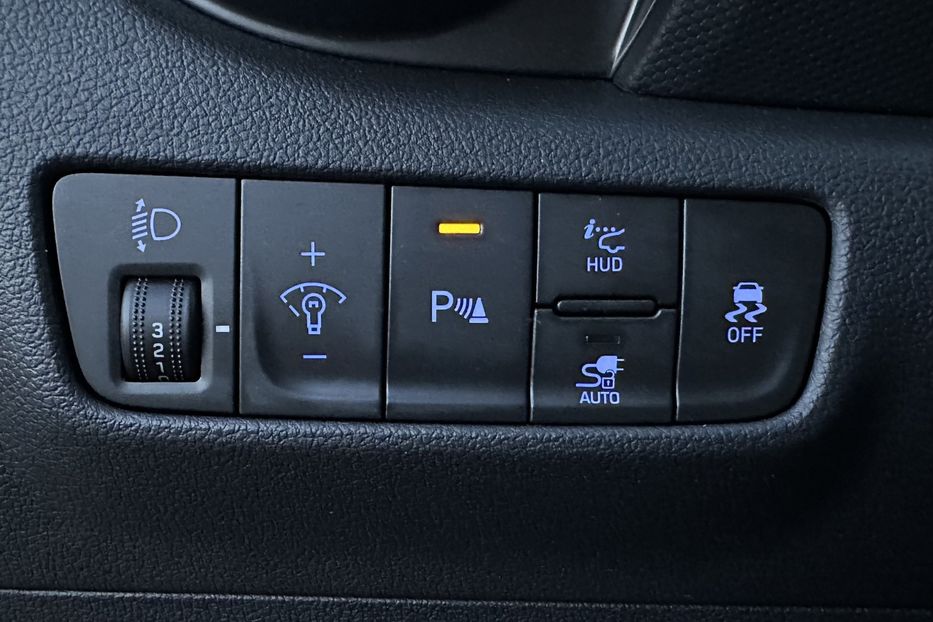 Продам Hyundai Kona 64кВт Проекція Підігрів сидінь 2022 года в Львове