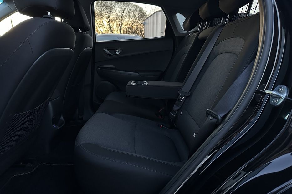 Продам Hyundai Kona 64кВт Проекція Підігрів сидінь 2022 года в Львове