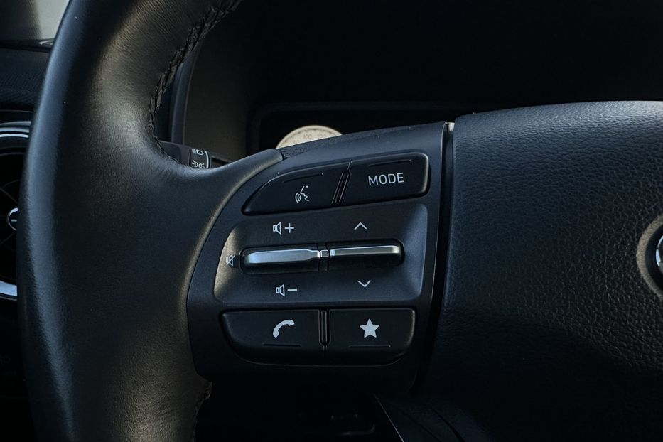 Продам Hyundai Kona 64кВт Проекція Підігрів сидінь 2022 года в Львове