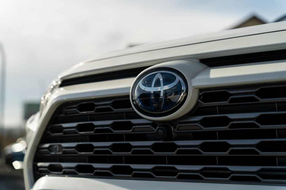 Продам Toyota Rav 4 Hybrid 2020 года в Черновцах