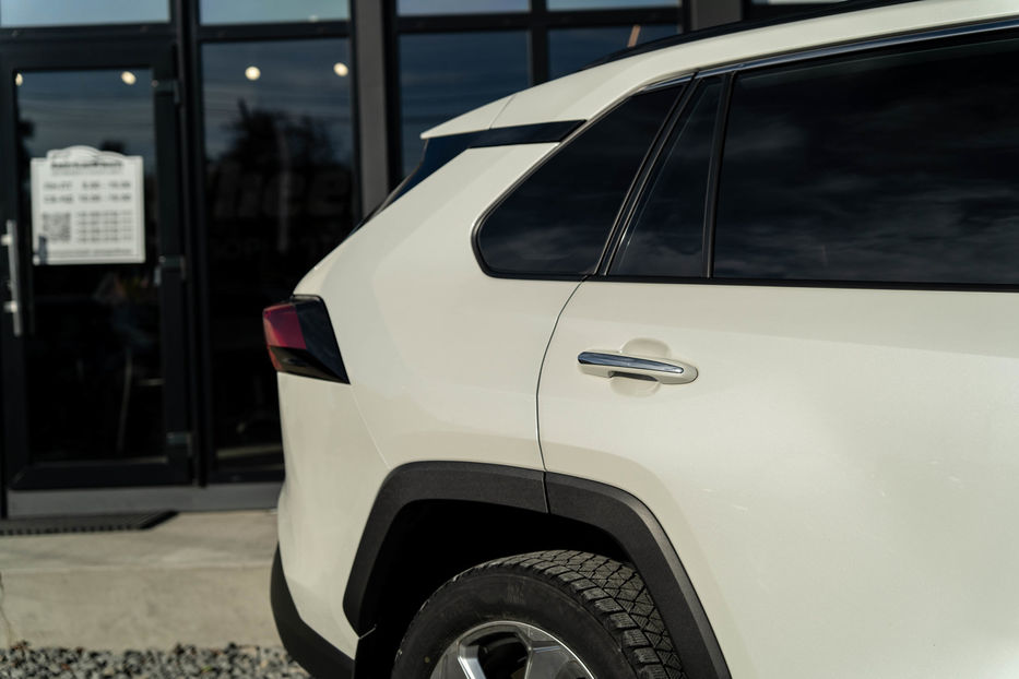 Продам Toyota Rav 4 Hybrid 2020 года в Черновцах