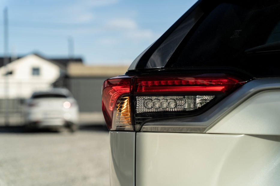 Продам Toyota Rav 4 Hybrid 2020 года в Черновцах