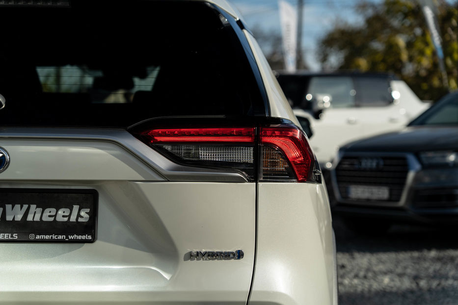 Продам Toyota Rav 4 Hybrid 2020 года в Черновцах