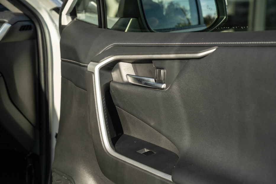 Продам Toyota Rav 4 Hybrid 2020 года в Черновцах