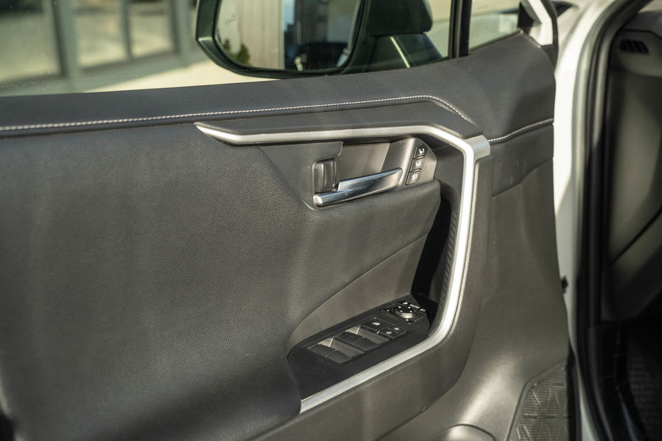 Продам Toyota Rav 4 Hybrid 2020 года в Черновцах