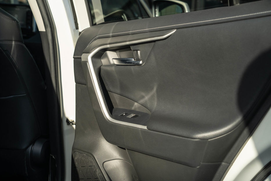 Продам Toyota Rav 4 Hybrid 2020 года в Черновцах