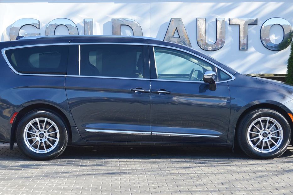 Продам Chrysler Pacifica Hybrid Limited 2019 года в Одессе