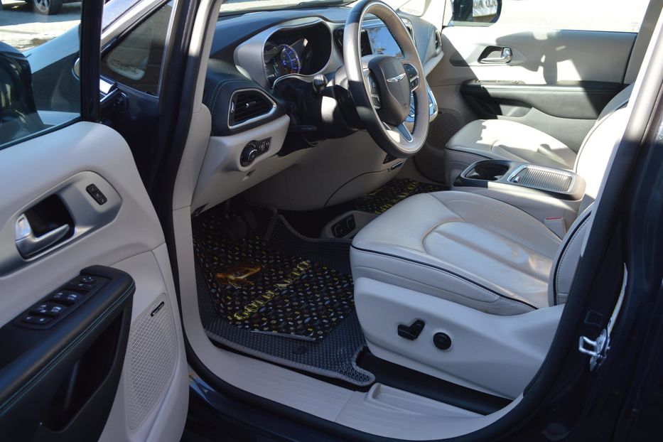 Продам Chrysler Pacifica Hybrid Limited 2019 года в Одессе