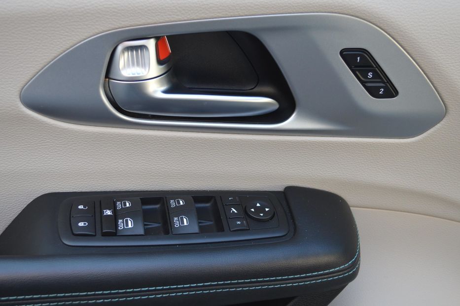 Продам Chrysler Pacifica Hybrid Limited 2019 года в Одессе