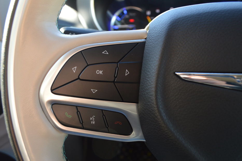 Продам Chrysler Pacifica Hybrid Limited 2019 года в Одессе