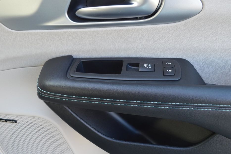 Продам Chrysler Pacifica Hybrid Limited 2019 года в Одессе