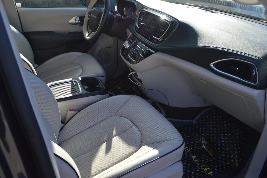 Продам Chrysler Pacifica Hybrid Limited 2019 года в Одессе
