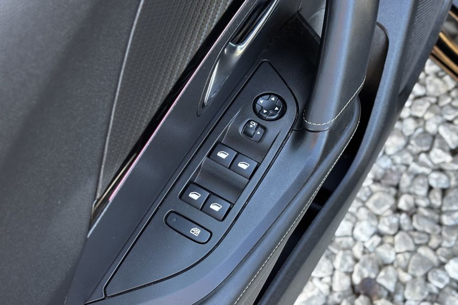 Продам Peugeot 2008 GT EV 50 KW авто у Львові  2021 года в Львове