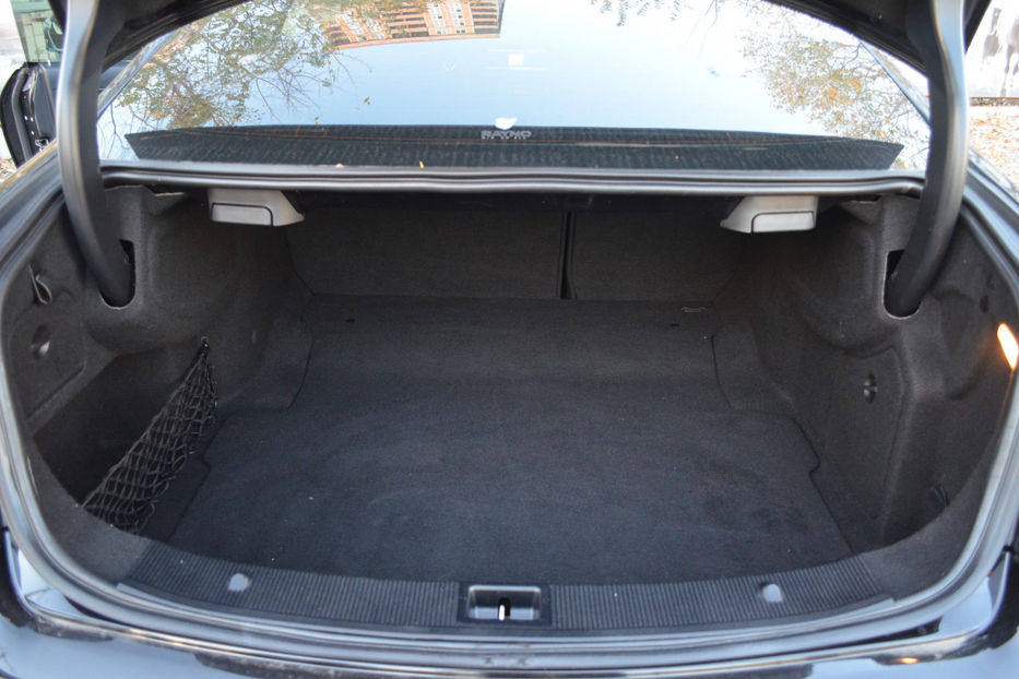 Продам Mercedes-Benz E-Class  200 7G-Tronic(184 л.с.) 2014 года в Киеве