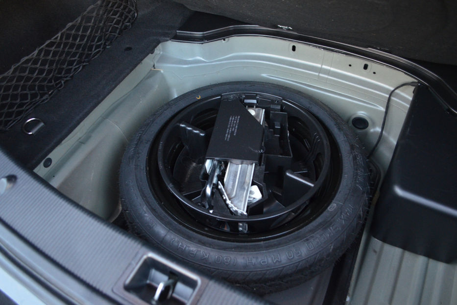 Продам Mercedes-Benz E-Class  200 7G-Tronic(184 л.с.) 2014 года в Киеве