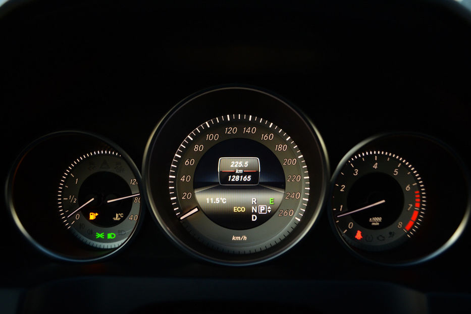 Продам Mercedes-Benz E-Class  200 7G-Tronic(184 л.с.) 2014 года в Киеве