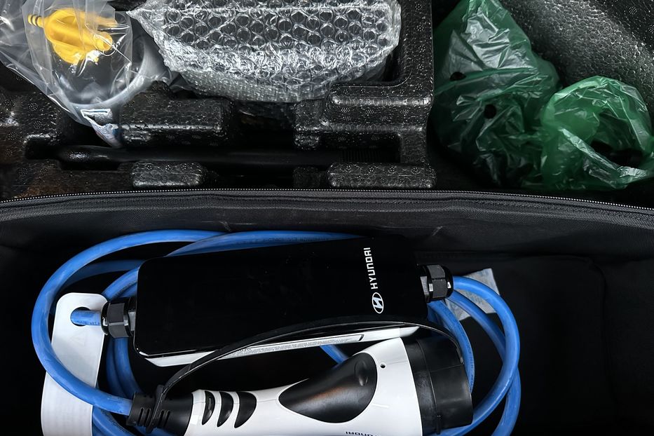 Продам Hyundai Kona 64kWhМакс.комплектація PREMIUM 2020 года в Львове