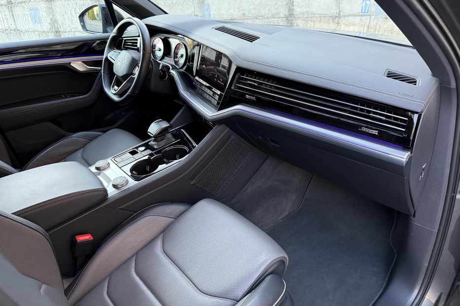 Продам Volkswagen Touareg R-line авто в Рівному 2021 года в Ровно