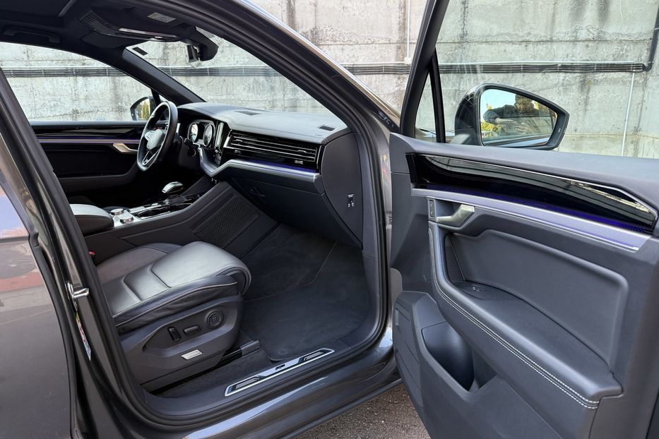 Продам Volkswagen Touareg R-line авто в Рівному 2021 года в Ровно