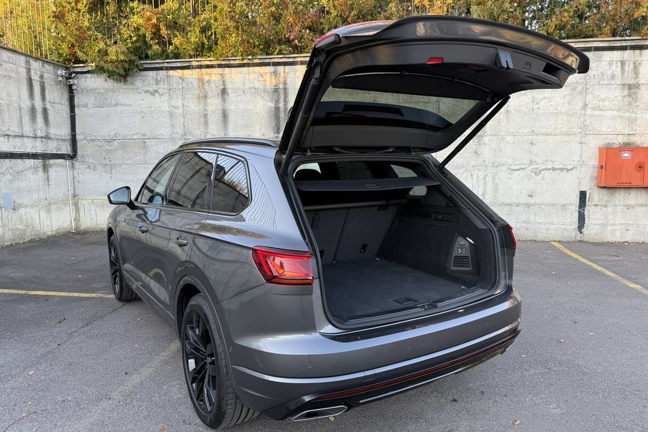 Продам Volkswagen Touareg R-line авто в Рівному 2021 года в Ровно